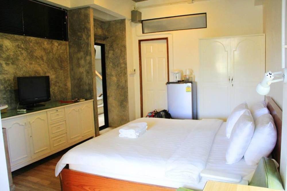 Hotel Plern Plern Bed And Bike Chiang Mai Esterno foto