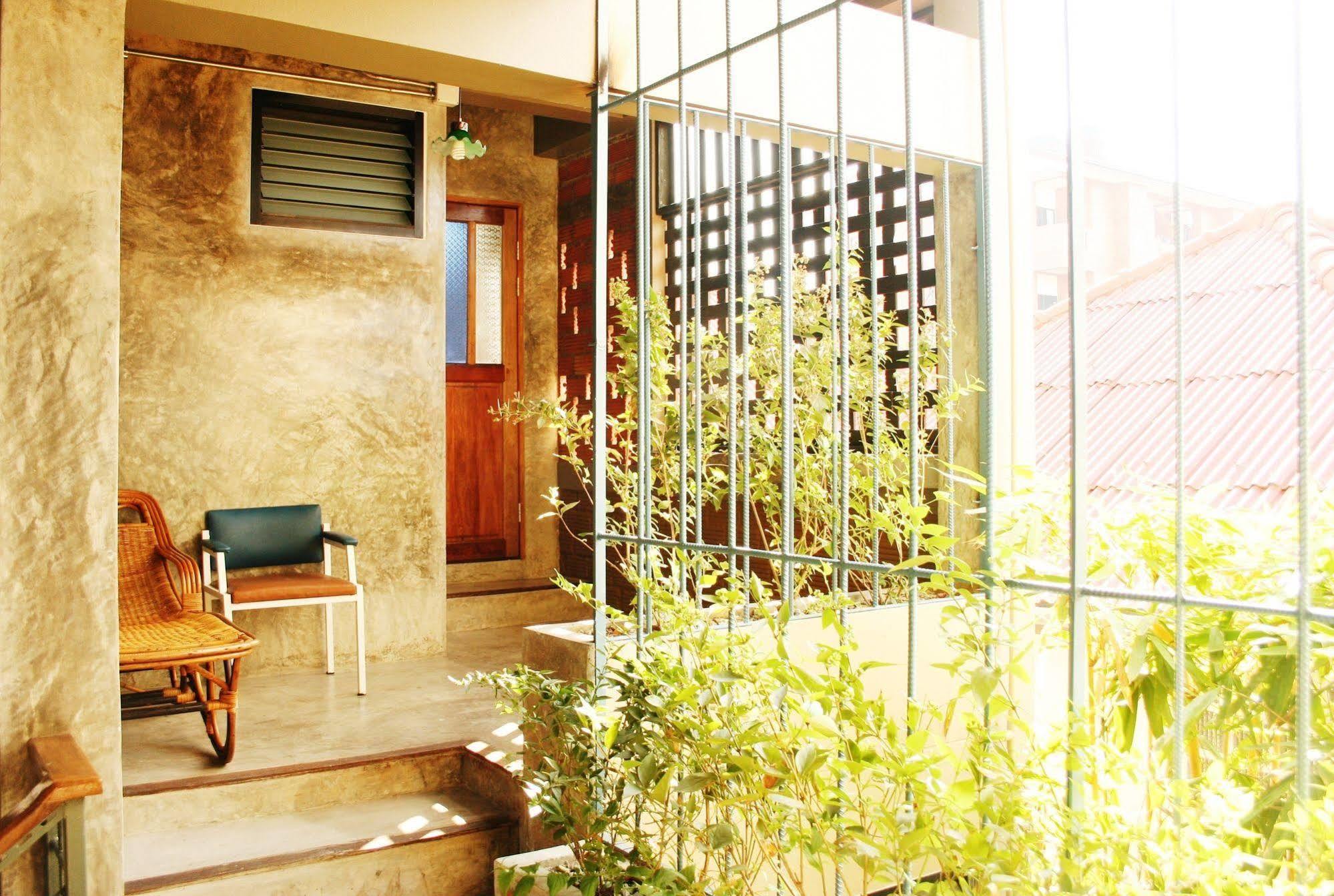 Hotel Plern Plern Bed And Bike Chiang Mai Esterno foto