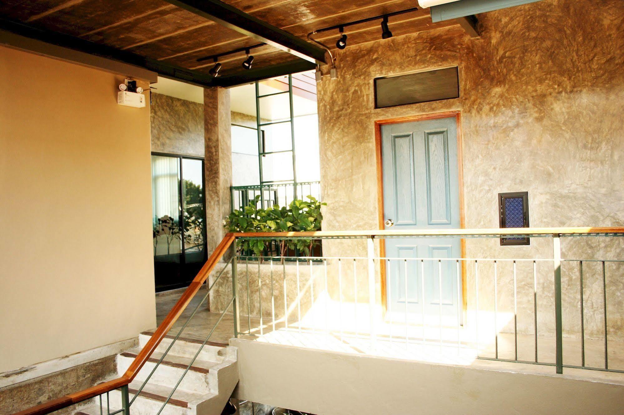 Hotel Plern Plern Bed And Bike Chiang Mai Esterno foto