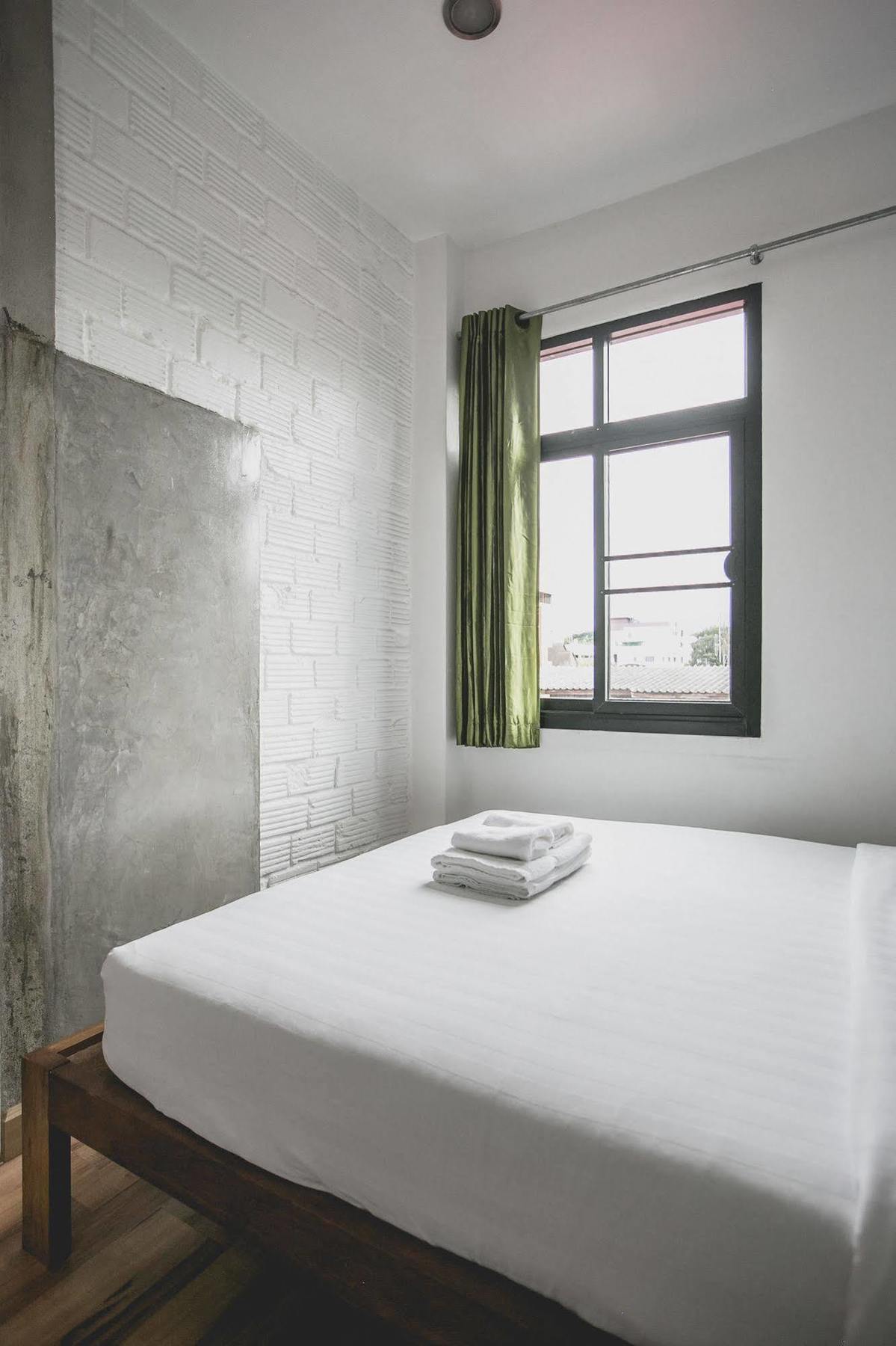 Hotel Plern Plern Bed And Bike Chiang Mai Esterno foto