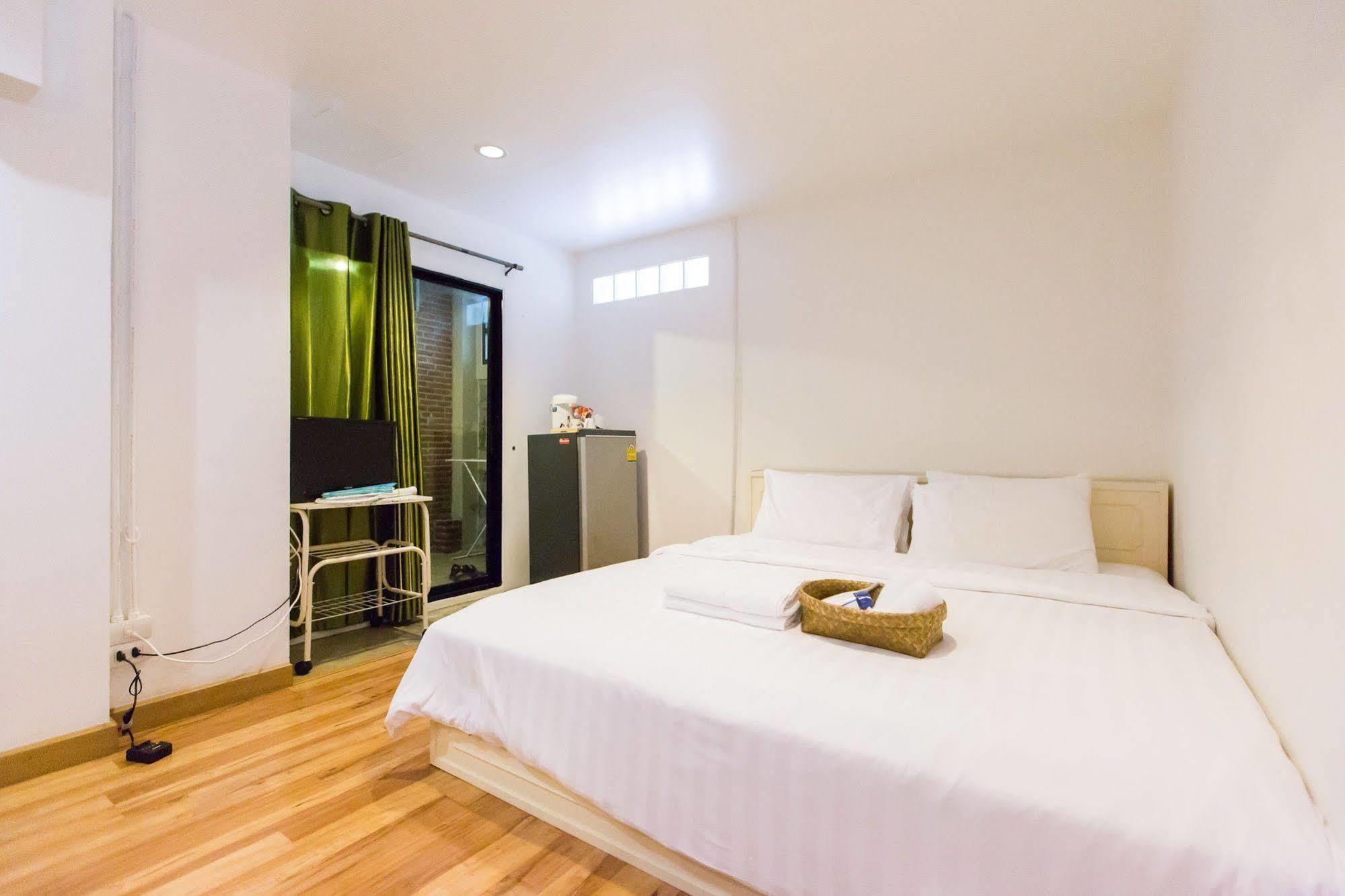 Hotel Plern Plern Bed And Bike Chiang Mai Esterno foto