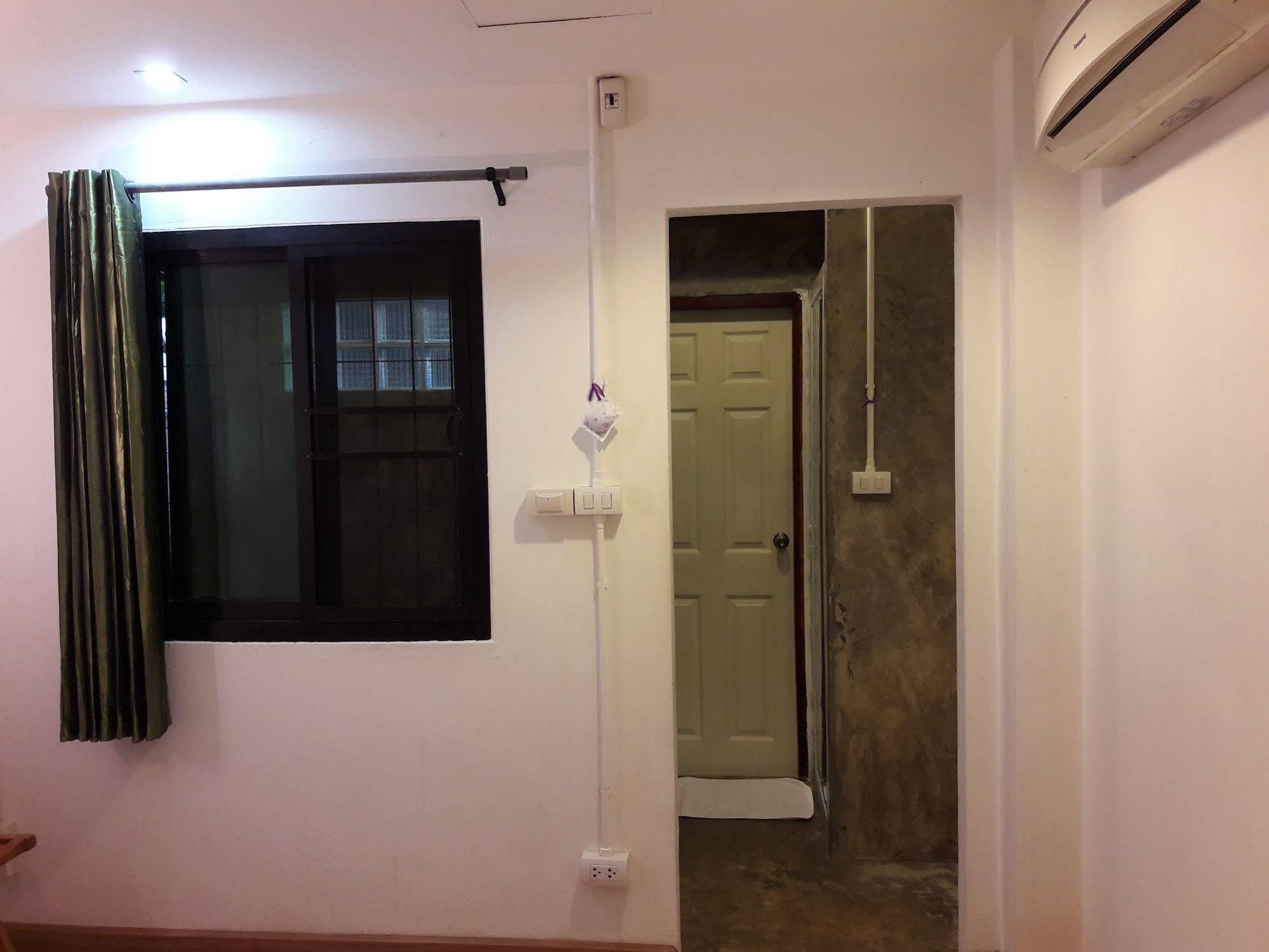 Hotel Plern Plern Bed And Bike Chiang Mai Esterno foto
